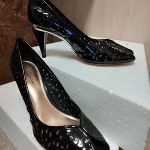 "ARTURO CHIANG" BLACK EYELET LEATHER PEEP TO PUMP W/3.5" HEEL